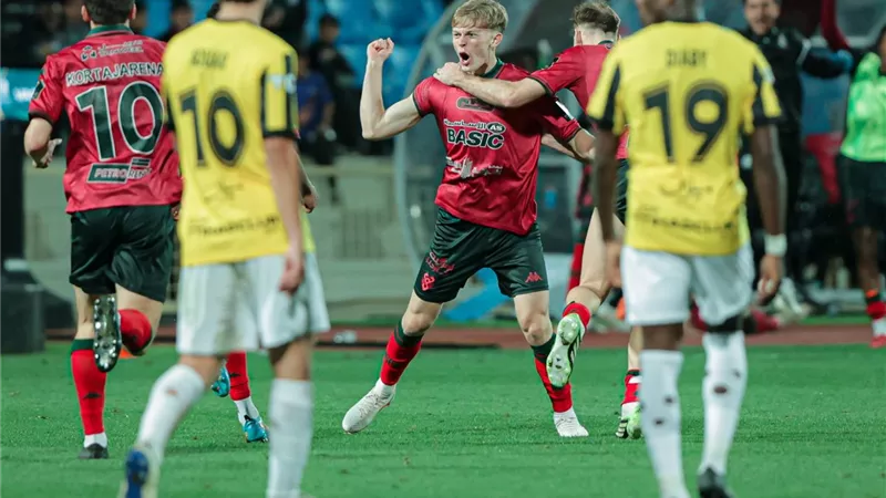 الخلود يفجر مفاجأة ويتأهل لنهائي كأس خادم الحرمين الشريفين على حساب الاتحاد