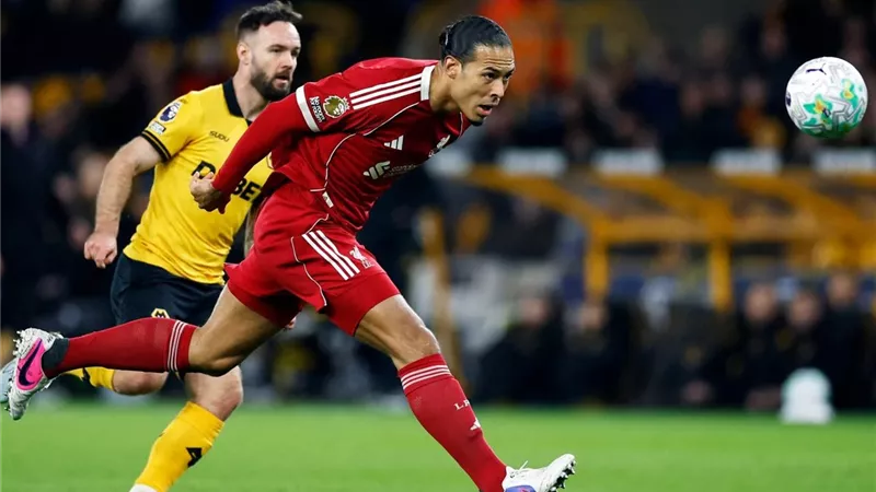 رغم تسجيل محمد صلاح.. وولفرهامبتون متذيل البريميرليج يفوز على ليفربول بالوقت القاتل