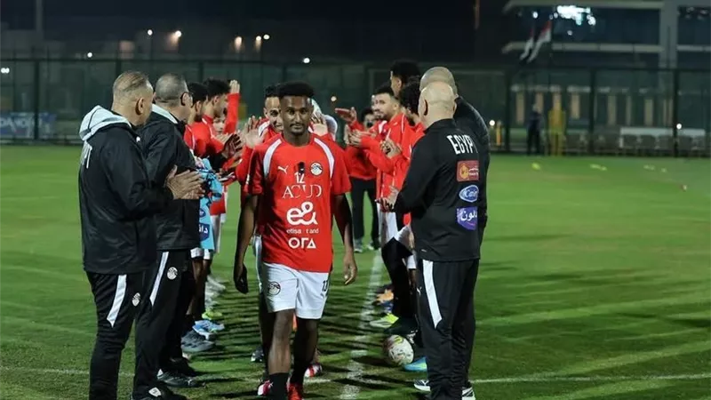 ممر شرفي في معسكر منتخب مصر لاستقبال الوجوه الجديدة استعدادًا لوديتي السعودية وإسبانيا 
