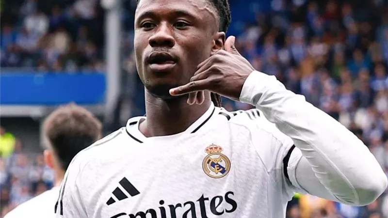 مورينيو يمنح كامافينجا فرصة جديدة في ريال مدريد لاستعادة مستواه