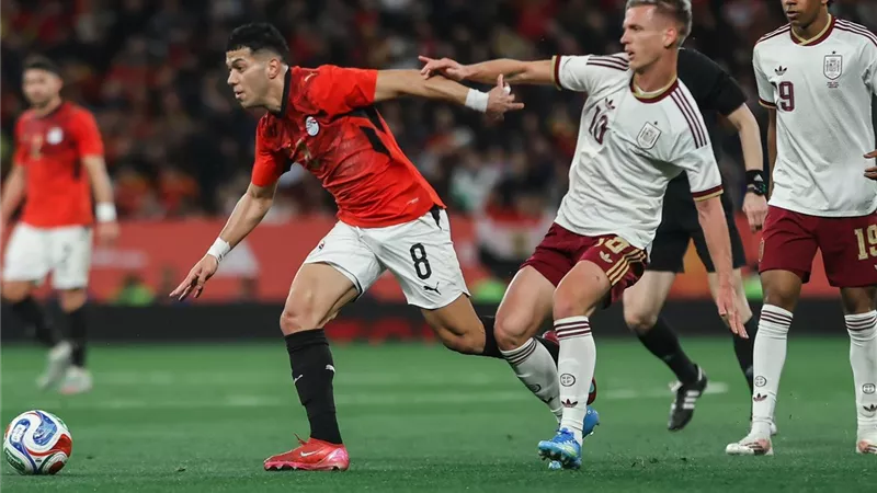 دي لا فوينتي بعد التعادل مع مصر: واجهنا منتخبًا قويًا.. ونرفض أي سلوك عنصري