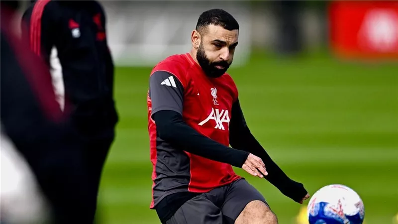 محمد صلاح يشارك في تدريبات ليفربول الجماعية بعد تعافيه من الإصابة