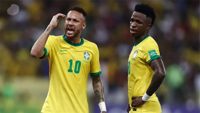 فينيسيوس : البرازيل ليس ضمن المرشحين للفوز بالمونديال ونيمار لا يزال مثلي الأعلى