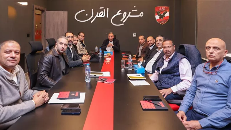 الخطيب يجتمع مع شركتي «المنشآت» و«القلعة الحمراء».. ويعتمد الدراسات الخاصة بإنشاء الأفرع بالمحافظات