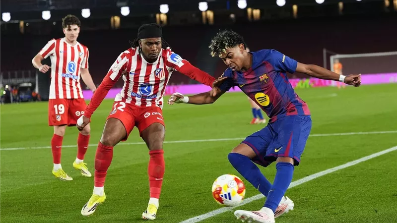 عودة بالدي وكوندي في قائمة برشلونة لمواجهة أتلتيكو مدريد في الدوري الإسباني