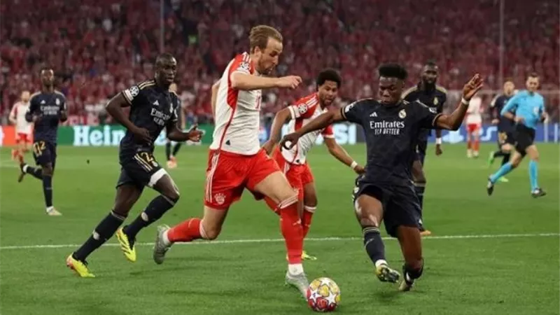 طاقم تحكيم إنجليزي لمباراة ريال مدريد أمام بايرن ميونخ في دوري الأبطال