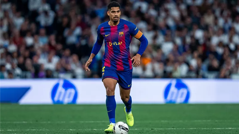 برشلونة يكشف حجم إصابة أراوخو وموقفه من مواجهة أتلتيكو مدريد