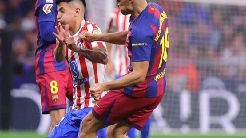 أتلتيكو مدريد يطالب بتوضيح عاجل بعد جدل تحكيمي أمام برشلونة