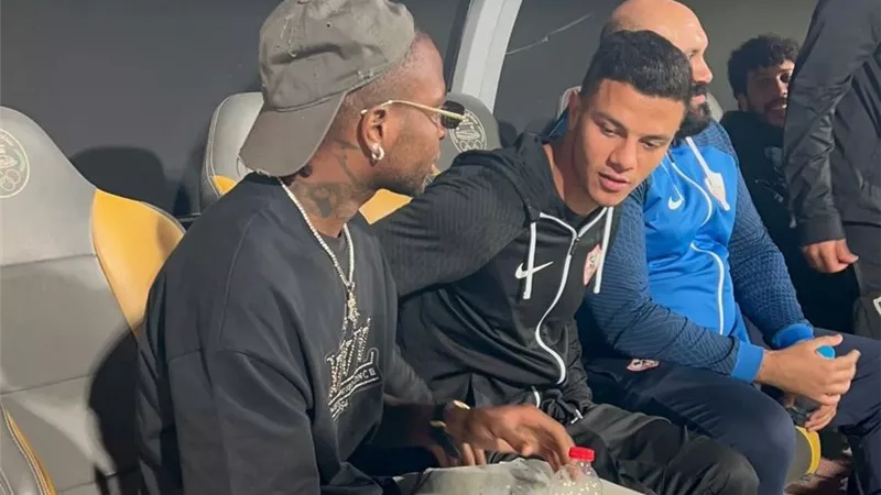 رغم الإصابة.. شيكو بانزا يؤازر الزمالك في مواجهة المصري
