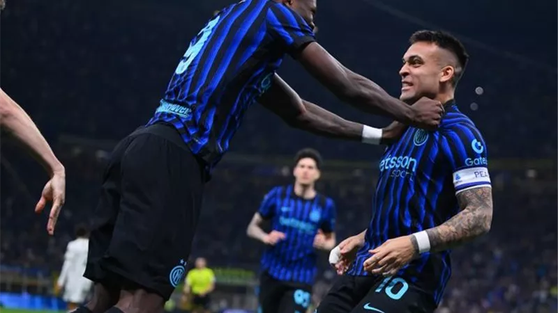 إنتر يكتسح روما 5-2 في قمة الدوري الإيطالي