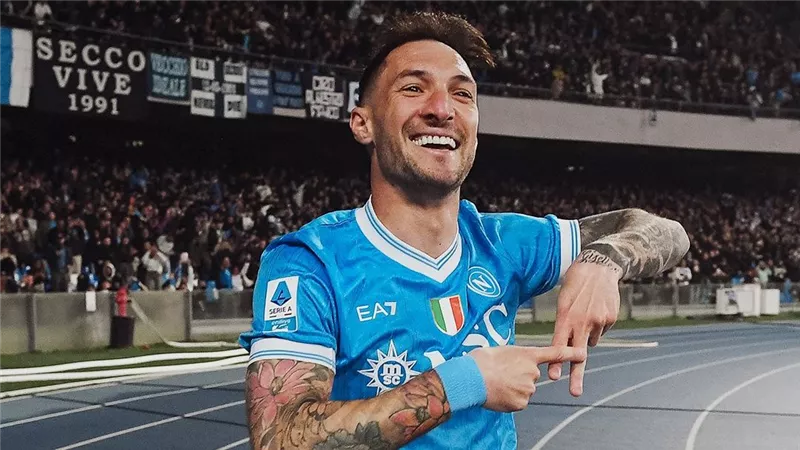 نابولى يفوز على ميلان بنتيجة 1-0 فى الدورى الإيطالى 