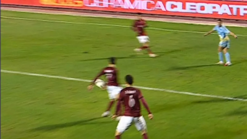 لاعب سيراميكا عن لمس الكرة بيده أمام الأهلي: 