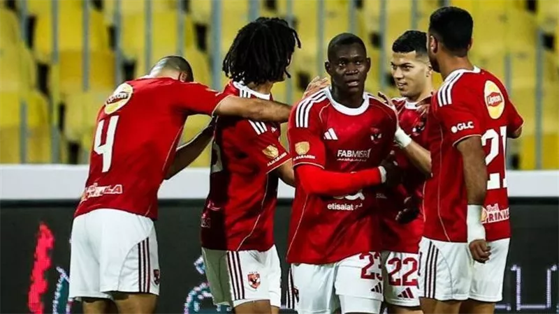 من يقود هجوم الأهلي أمام بيراميدز في موقعة الدوري؟.. توروب يُحسم الأمر