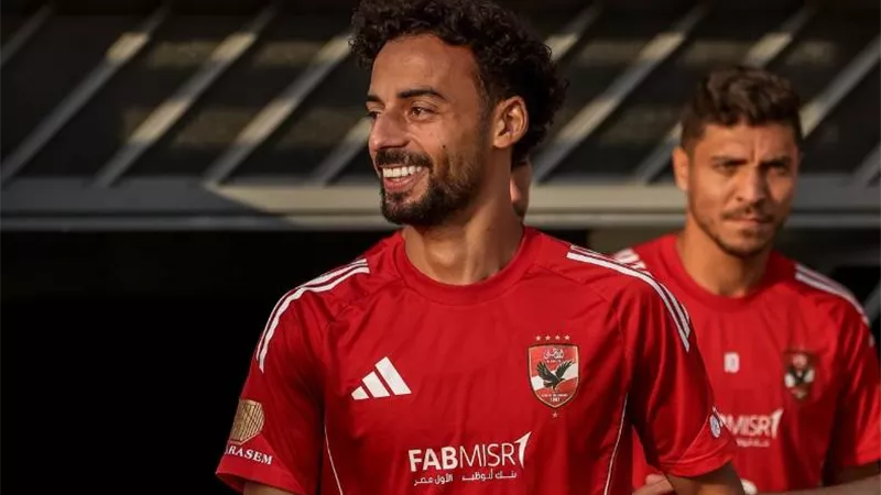 شوبير يكشف حقيقة مفاوضات الزمالك مع القندوسي وعبد القادر.. ويوضح موقف إيقاف القيد