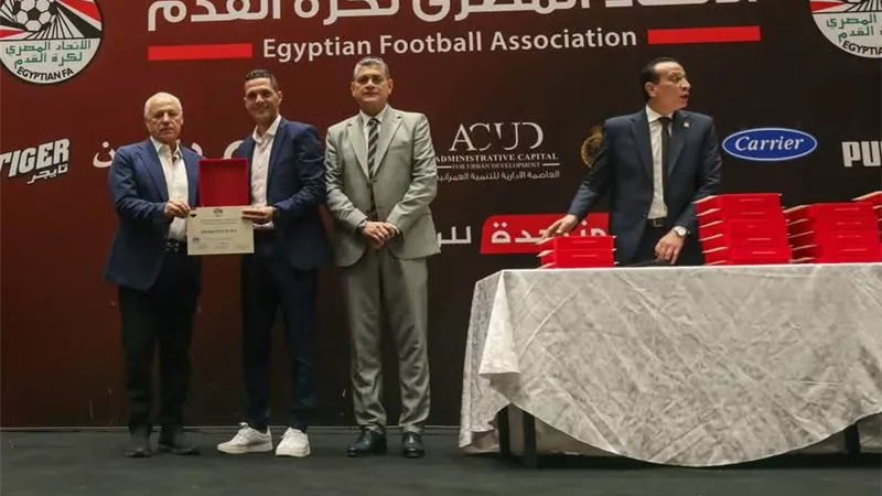 تأكيدا لـ أوفسايد.. اتحاد الكرة يعلن رسميا توجيه الشكر للجنة الحكام واللجنة الفنية