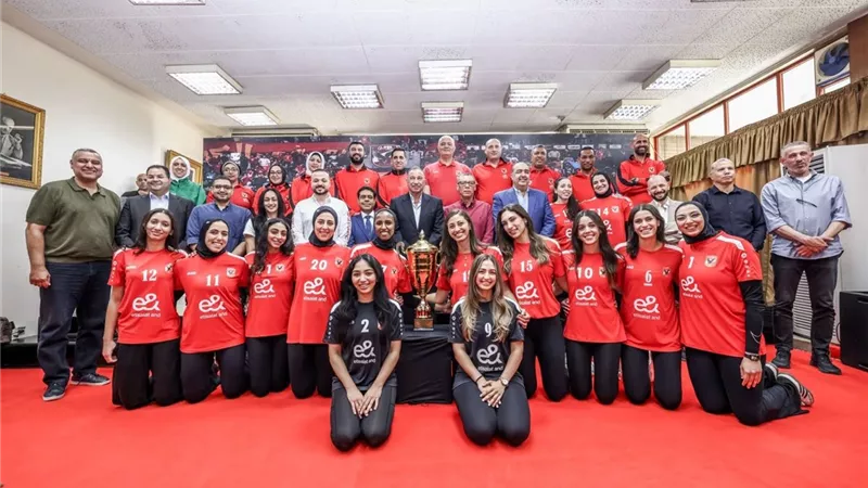 مجلس إدارة الأهلي يحتفي بـ«سيدات الطائرة» بطلات إفريقيا