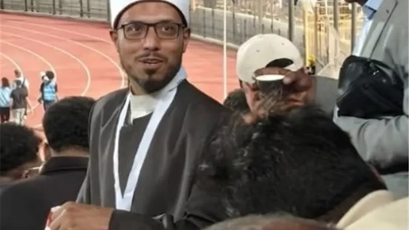 المتحدث باسم الأوقاف: لا صفة وظيفية للشخص الذي ظهر بالزي الأزهري بمدرجات الزمالك