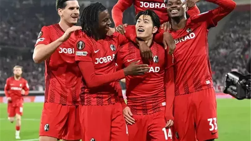 فرايبورج يقلب الطاولة على سبورتنج براجا ويتأهل لنهائي الدوري الأوروبي