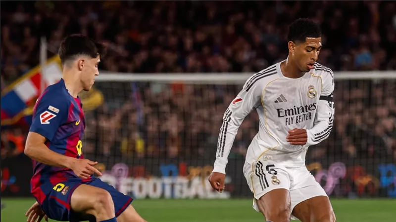 برشلونة يهزم ريال مدريد بثنائية نظيفة ويتوج رسميا بطلا للدوري الإسباني