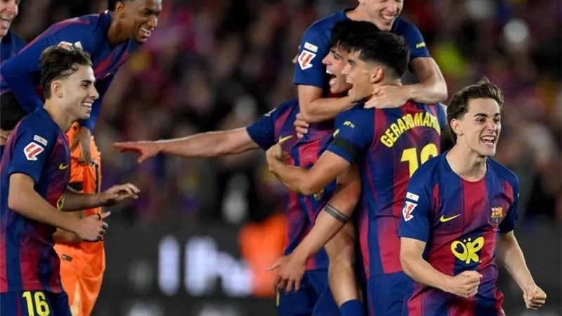 فليك يعلن تشكيل برشلونة أمام ألافيس في الدوري الإسباني 