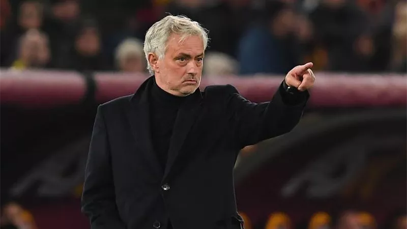 مورينيو يعلن قائمة ريال مدريد لمباراة فيورنتينا.. واستبعاد ماستانتونو