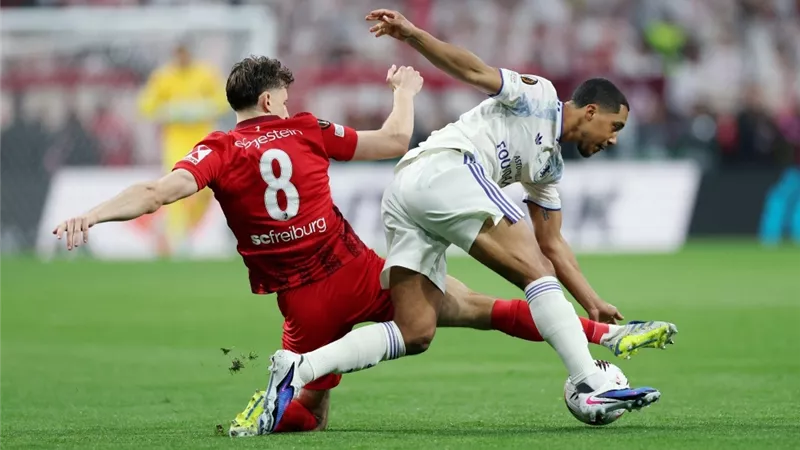 أستون فيلا يتوج بطلًا للدوري الأوروبي 