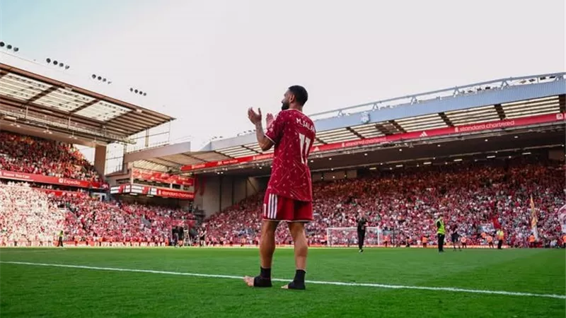 ممر شرفي وهدية تذكارية.. ليفربول يودع محمد صلاح في ظهوره الأخير (فيديو)