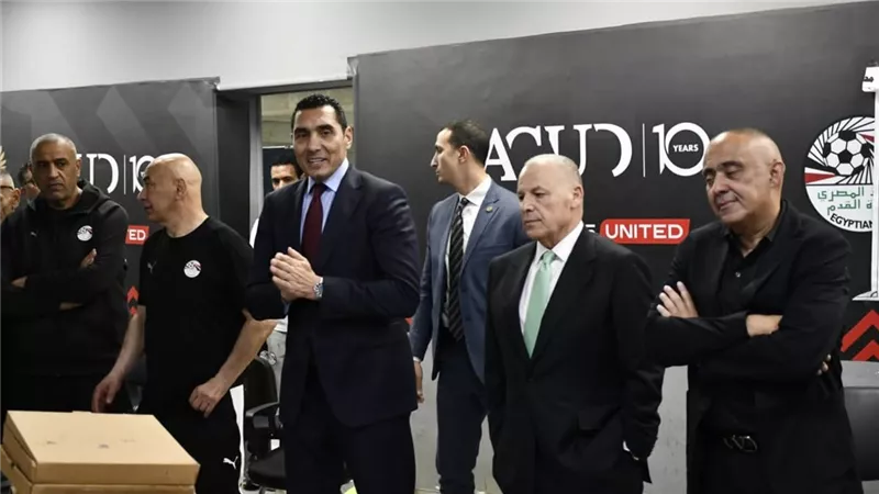 وزير الشباب والرياضة يوجه رسالة قوية لنجوم المنتخب قبل السفر إلى أمريكا