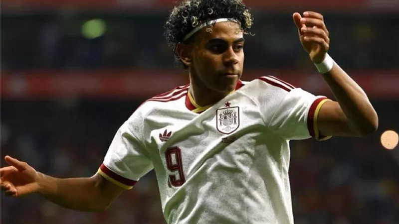 لامين يامال: حلم كأس العالم يطاردني.. ودعوت الله ألا تحرمني الإصابة من المشاركة