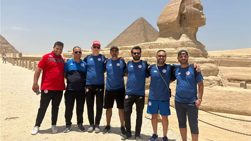 منتخب تونس للكرة النسائية يزور الأهرامات و يشيد بحفاوة الاستقبال في مصر