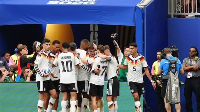 فيفا يعلن حكام مباريات الجولة الثانية للمجموعتين الخامسة والسادسة في كأس العالم 2026