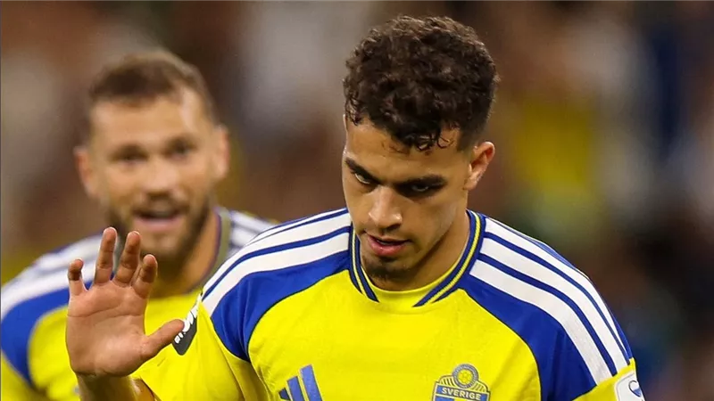 بعد خطفة الأنظار خلال مواجهة تونس.. من هو ياسين العياري نجم منتخب السويد؟