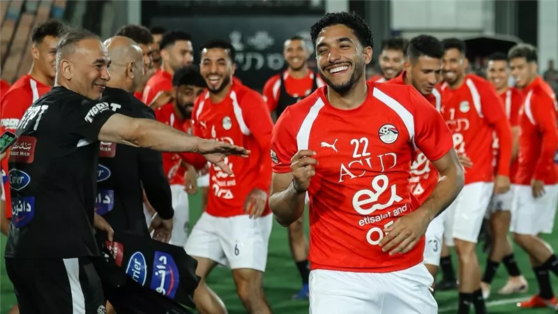 استقبال خاص لعمر مرموش و اللاعبين الجدد أثناء تدريب المنتخب