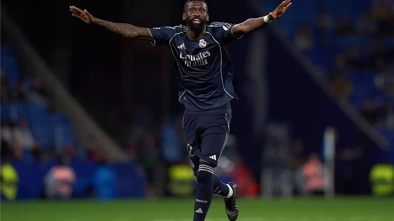 رسميا.. ريال مدريد يجدد عقد أنطونيو روديجر حتى 2027