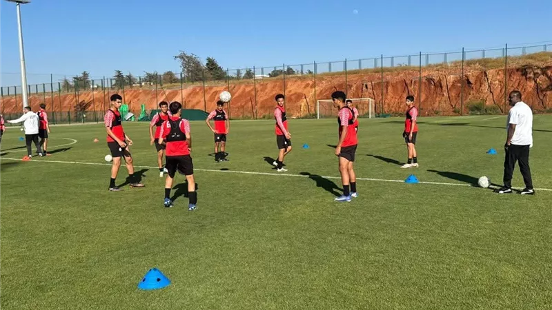 منتخب الناشئين يختتم استعداداته لمواجهة تنزانيا في نصف نهائي أمم أفريقيا غداً (صور)
