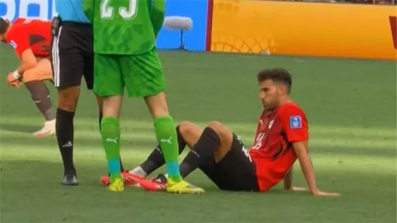 طبيب منتخب مصر يكشف تفاصيل إصابة حمدي فتحي وحسام عبد المجيد بعد مباراة نيوزيلندا