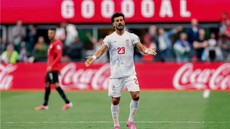 لاعب إيران باكيًا بعد التعادل مع مصر: قاتلنا من أجل شعبنا ولا نعرف لماذا يبتعد عنا الحظ