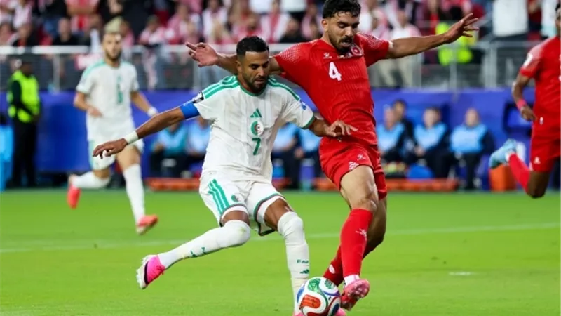 الجزائر والنمسا يتعادلان 3-3 ويتأهلان سويا لدور الـ32 بكأس العالم