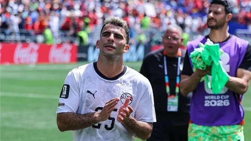 عماد متعب يدافع عن زيزو: 