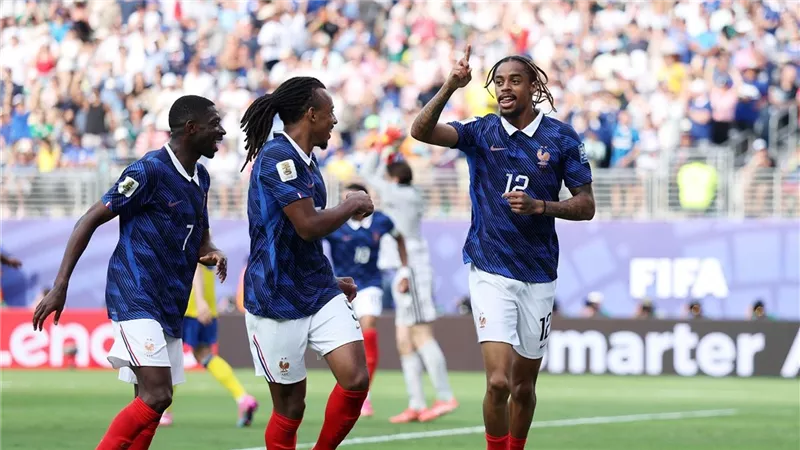 إصابة تشواميني تربك حسابات ديشامب قبل مواجهة المغرب في ربع نهائي كأس العالم