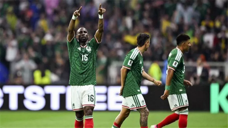 تحت أنظار محمود عاشور.. منتخب المكسيك يقسو على الإكوادور بثنائية في كاس العالم (فيديو)