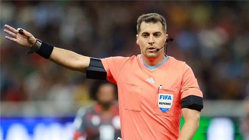 من هو جوستافو تيخيرا المكلف بإدارة مباراة مصر وأستراليا في كأس العالم 2026؟