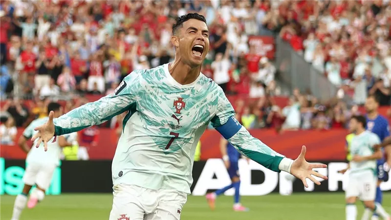 البرتغال تضرب موعد مع إسبانيا بدور الـ16 بعد الفوز على كرواتيا 2-1