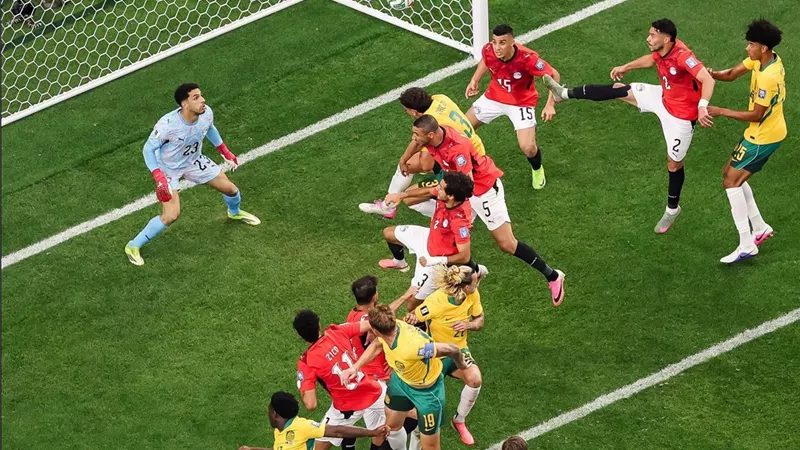 محمد هاني يعادل رقما تاريخيا سلبيا بعد هدفه العكسي أمام أستراليا في كأس العالم