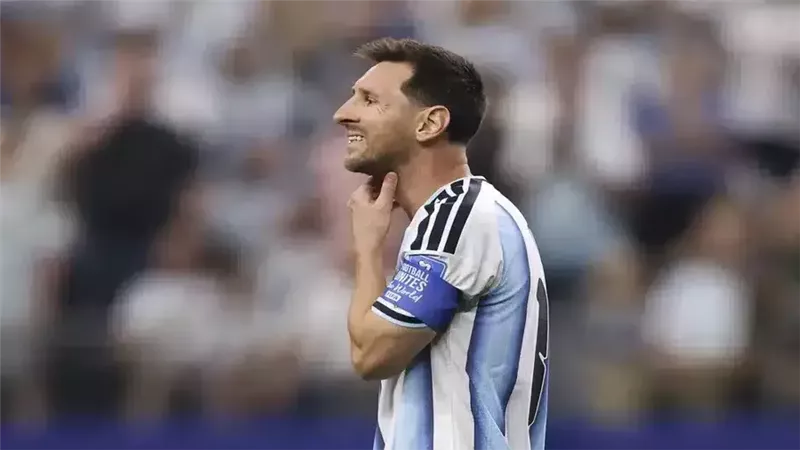 إصابة ميسي تثير القلق قبل مواجهة مصر في كأس العالم 2026.. هل يلحق بموقعة دور الـ16؟