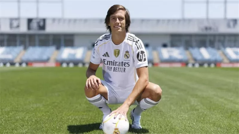 مورينيو يحسم موقف كاريراس ويمنحه الضوء الأخضر للبقاء مع ريال مدريد