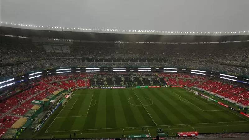 تأجيل مباراة إنجلترا والمكسيك في كأس العالم بسبب سوء الأحوال الجوية