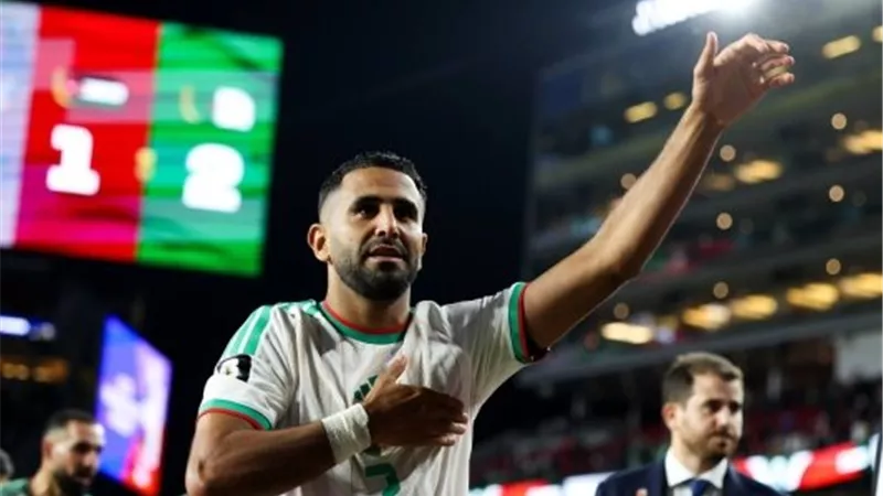 رياض محرز يقترب من الانتقال إلى الدوري القطري بعد رحيله عن الأهلي السعودي