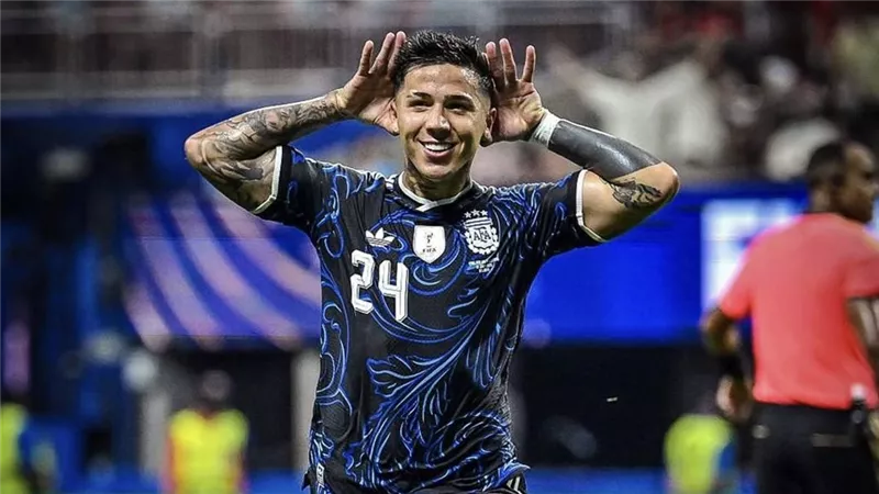 الأرجنتين تفوز على إنجلترا 2-1وتضرب موعد مع إسبانيا فى نهائى كأس العالم