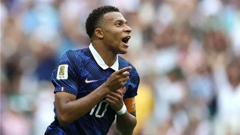 بعد حكم الـ61 مليون يورو.. القضاء يلزم مبابي بتعويض باريس سان جيرمان